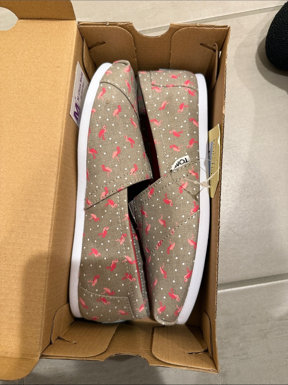 Tom’s Classic Slip-On Canvas Shoes in Taupe with grey Pink Flamingo Print sz6 w